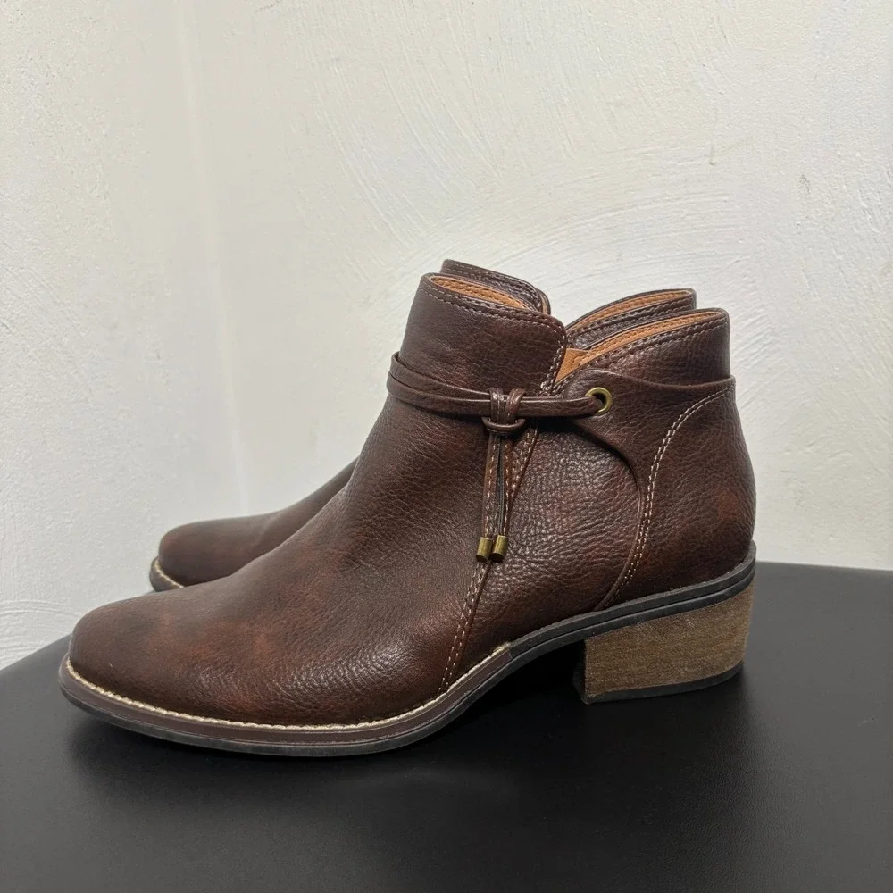 White Mountain Brown Ankle Boot Slip On Side Zip Adult Women's Size 8M Casual - Picture 1 of 11